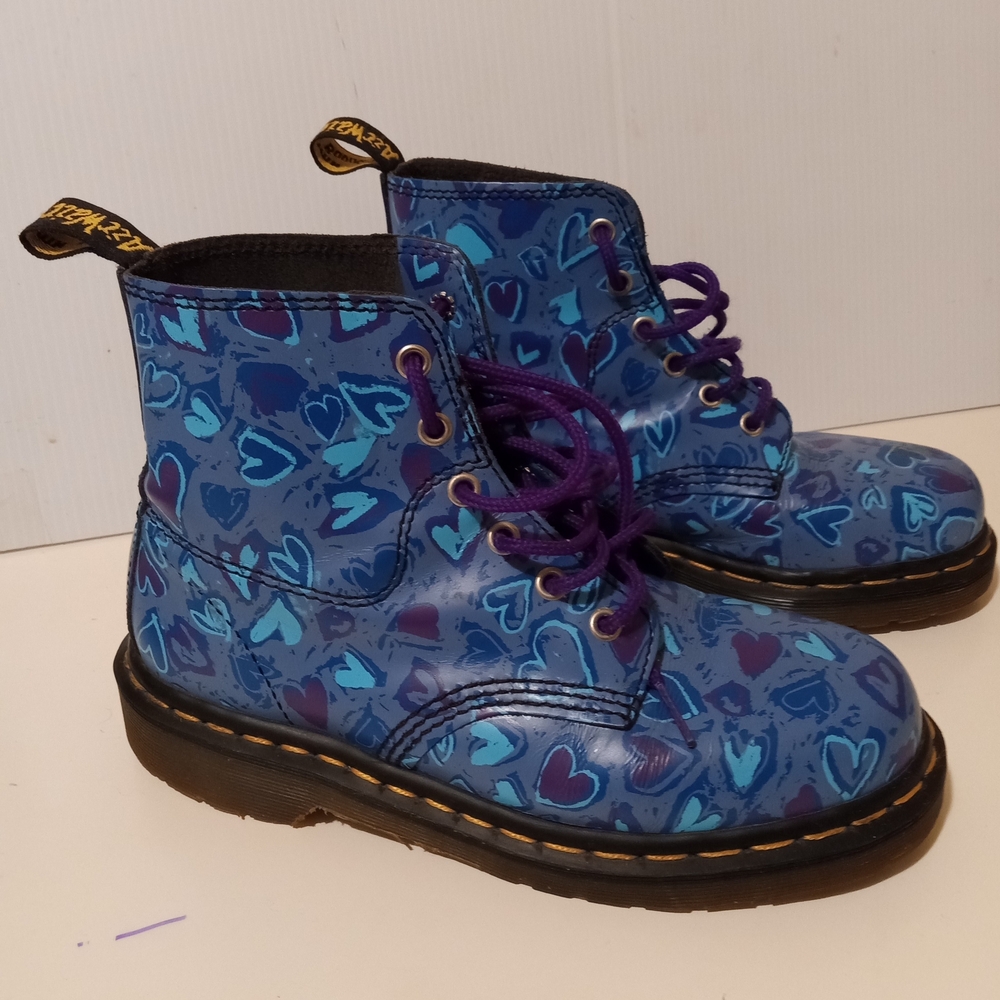 Boots Dr. Martens Blue Heart Pattern Boots for Women Size US 7-7.5